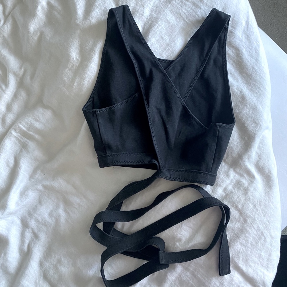 Aritzia Wilfred Free Black Crop Top